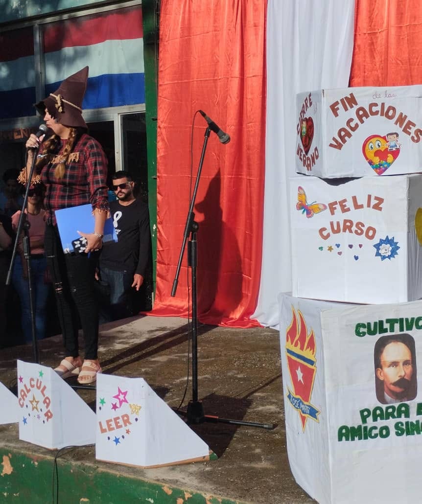 Un acto de Inicio del Curso Escolar por todo lo alto. Con mucho entusiasmo y nuevos bríos. Éxitos en la tarea. Felicidades
#ArtemisaJuntosSomosMas
#CubaDeFiesta
#DeRegresoALasAulas