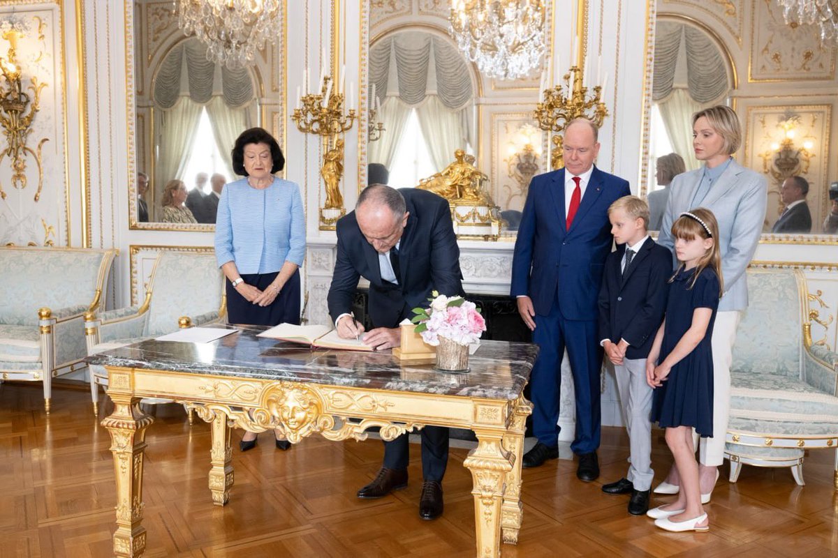 agedorgallery's tweet photo. 🫅 #PrinceAlbert #PrincessCharlene #PrinceJacques and #PrincessGabriella attended the swearing-in ceremony of #DidierGuillaume appointed as the #StateMinister of the Principality of #Monaco #PrinceofMonaco #PrincessofMonaco #PrinceAlbertII #RoyalFamily https://t.co/e7peHXtgmn https://t.co/dZtIslazJf