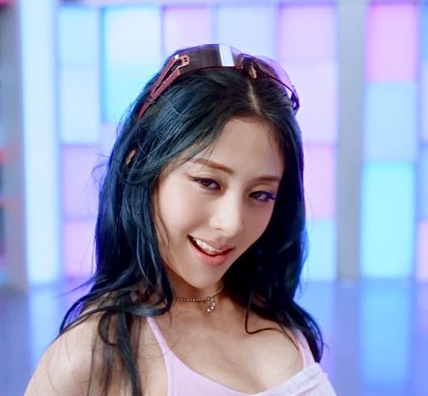 yunjin tweet media