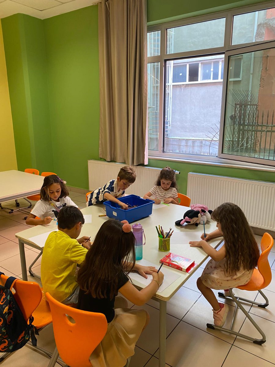 Yeni eğitim öğretim yılımızın başlangıcında 1.sınıf  velilerimizle tanıştık. Ardından süreç değerlendirme ve bilgilendirme sunumumuzu gerçekleştirdik. 💚 @ozgeuludere @dogaokullari