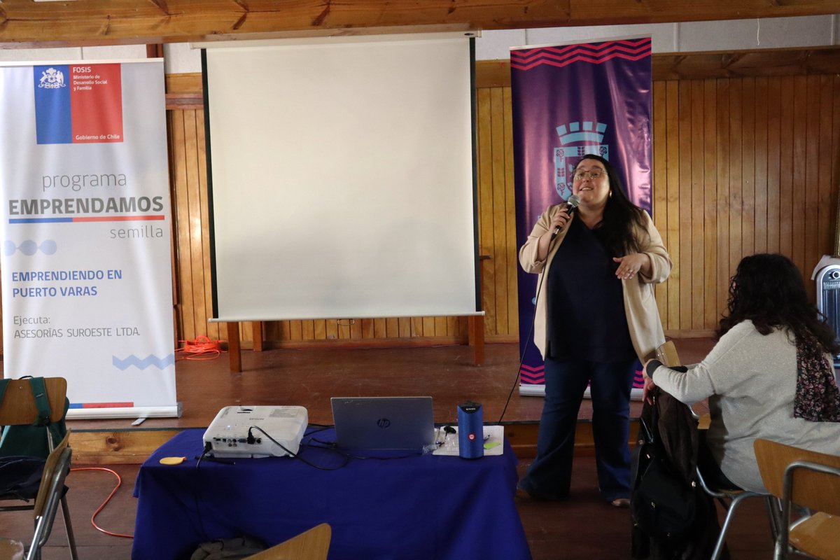 📍En #puertovaras realizamos el lanzamiento del programa Emprendamos Semilla, en el cual participarán 75 usuarias.
En la oportunidad se realizó un taller donde las usuarias pudieron plasmar sus ideas acerca de lo que esperan lograr con sus proyectos a través del apoyo del FOSIS.