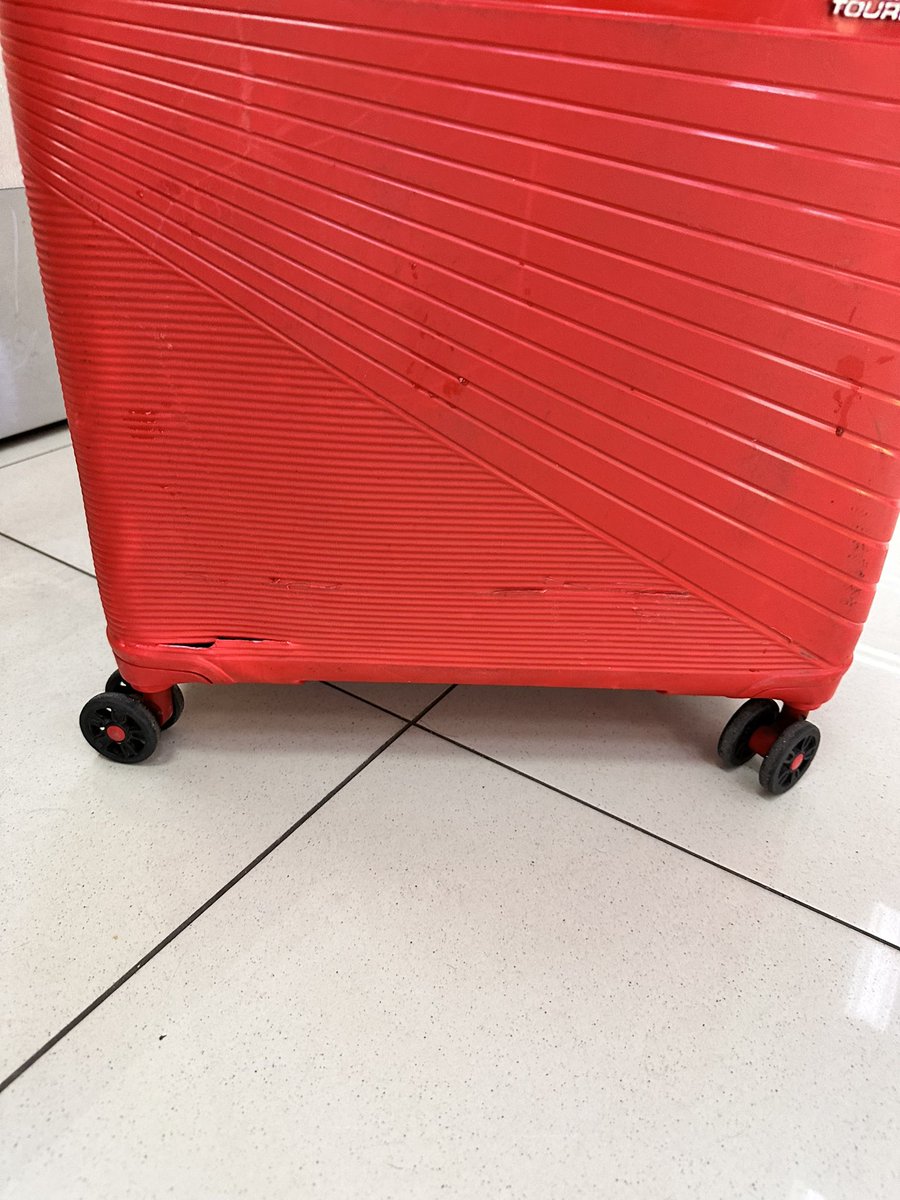 Supreeti4's tweet photo. Indigo airlines, worst experience as they broke my luggage and dont have courtesy to call and apologise. Despite of messages Nd feedback no response from customer care team. Dissatisfied customer #indigoairlines, @IndiGo6E https://t.co/u2mbef4pbw