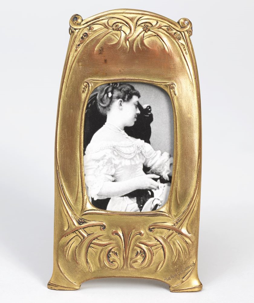 ArtNouveauClub's tweet photo. Standing frame designed ca. 1905 by Hector #Guimard 🍃Marc de peu dissenyat ca. 1905 per #HectorGuimard
📷 © Cooper Hewitt, Smithsonian Design Museum, Matt Flynn
#ArtNouveau #Modernisme https://t.co/NqCD316ZeF