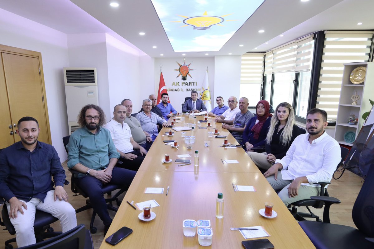 av_aligumus's tweet photo. Haftalık olağan il yürütme ve yönetim kurulu toplantılarımızı gerçekleştirdik.
Katılımları ve gayretleri için yürütme ve yönetim kurulumuza teşekkür ediyorum. https://t.co/uMg4tzKMfT