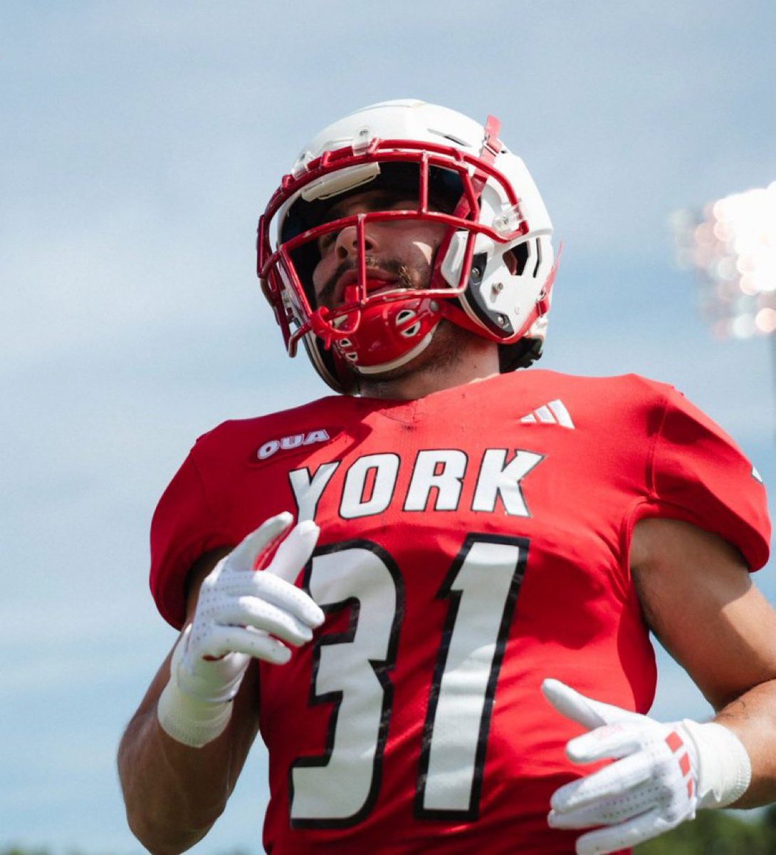 Out of all 12 🇨🇦 college football teams who lost this past weekend, the York Lions went the longest without giving up a TD.

They gave up their first TD to the Ottawa Gee-Gees with 15 seconds left in the 3rd quarter.

Up until that point, they had only given up 3 FGs and 1 rouge.