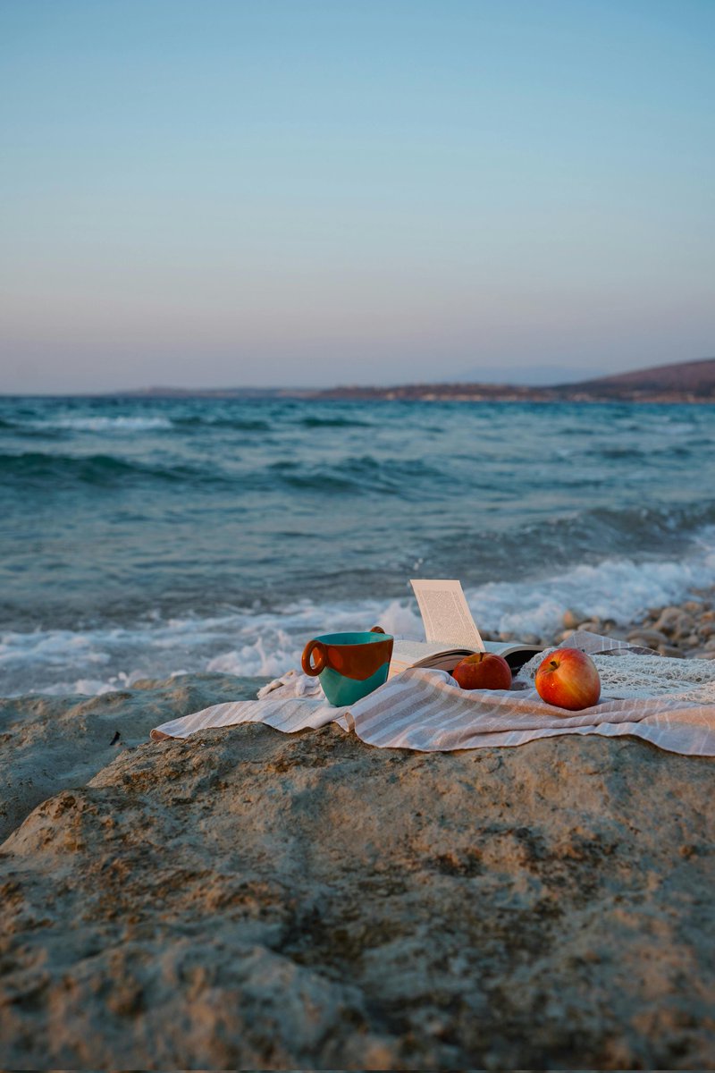 Arriba la <a href="/Viladelllibre/">Xarxa de Viles del Llibre</a> d'#ArenysDeMar i una nova convocatòria del #ConcursVDL i #VerumFictio de #relats (13-15 de setembre). 
Esperem la teva història!
✍️📚🏖
Bases:
bit.ly/concursrelatsv…
#viulesviles