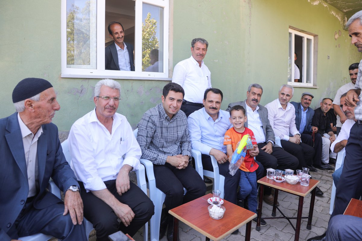 Kaymakamımız Muhammet GÜZEL, beraberindeki kurum amirleri ile birlikte ilçemize bağlı Çaytepe Köyü ve Söğütlü Mezrası’na ziyaret gerçekleştirdi.