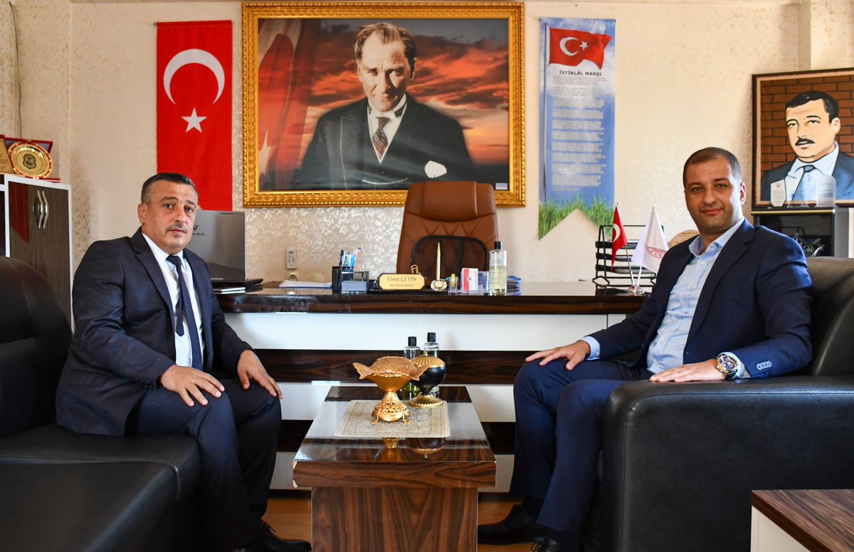 Nusaybin Esnaf ve Sanatkarlar Odası (NESO) Başkanı Sayın Ömer ÖZEL, İlçe Millî Eğitim Müdürümüz Sayın Ümit ÇETİN'i ziyaret ederek, 2024-2025 Eğitim Öğretim Yılı'nın hayırlı olması dileklerinde bulundu.

Müdürümüz Sayın ÇETİN, nazik ziyaretlerinden dolayı kendilerine teşekkür