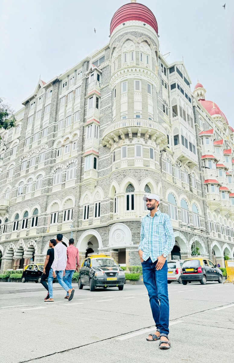 टूटी हुई चीज
हमेशा परेशान करती है 
जैसे दिल, नींद, भरोसा
और सबसे ज्यादा
किसी से उम्मीद...!

#Raghu 
━━━━✧❂✧━━━━