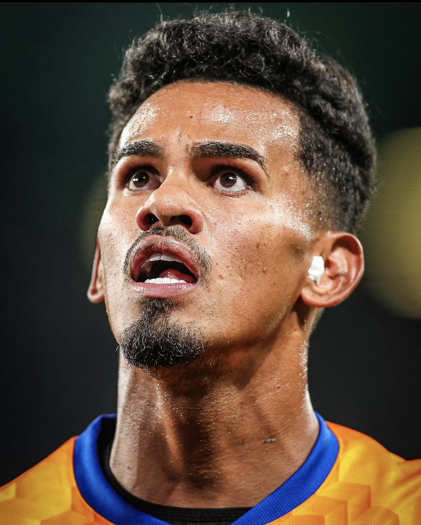 🚨🚨🚨— اقسم بالله العظيم صوتكم وصل لكل مسؤول بالنادي وقد تتغير امور كثيره

يا اعظم مدرج يا اقوى مدرج توقف مطالباتكم لايوقف دعمكم عشان مصلحه النادي 

هالتغريده ابي اشوف كل شخص موجود يتفاعل يلا يا اعظم مدرج 💛

#Bergwijn_unacceptable
 #Galeno_to_ittihad
#خلص_صفقه_جالينو_ياللذيذ