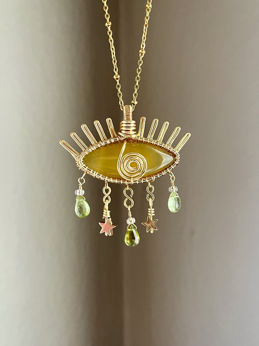 heidiswrapss's tweet photo. Yellow onyx x green tourmaline eye👁️⭐️ https://t.co/xxp1VCQfla