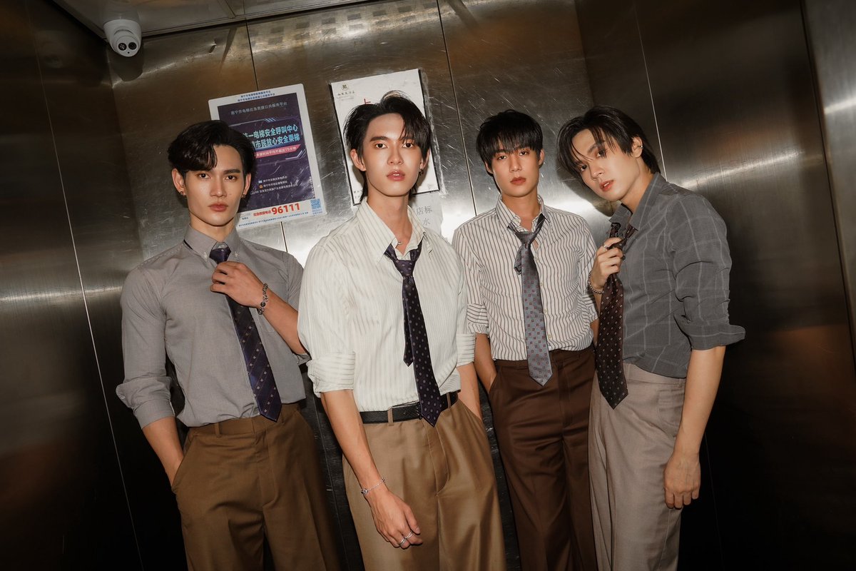 pavelphoom's tweet photo. Crew 🖤 https://t.co/ZjwjkxwMkh