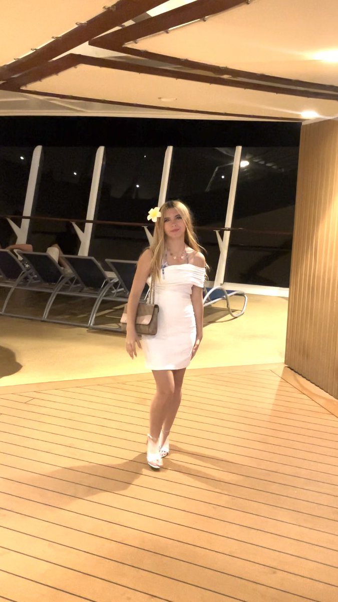 Bri_P0Pcorn's tweet photo. Symphony of the seas was so fun !! https://t.co/ZEeNoJsZ2T