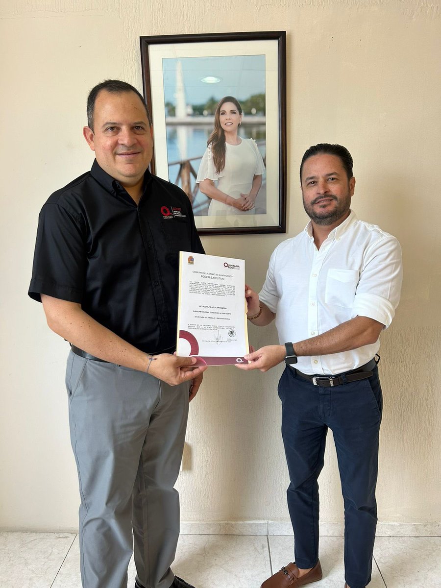 STYPS_QROO's tweet photo. José Francisco Trujillo Brandi, titular de la #STyPS, nombró al Lic. Rodolfo Aguilar Romero como Subsecretario del Trabajo en la Zona Norte. Esto, como parte de las acciones de reestructura al interior de la dependencia y seguir fortaleciendo las acciones y resultados. https://t.co/ZB5RLPgRAW