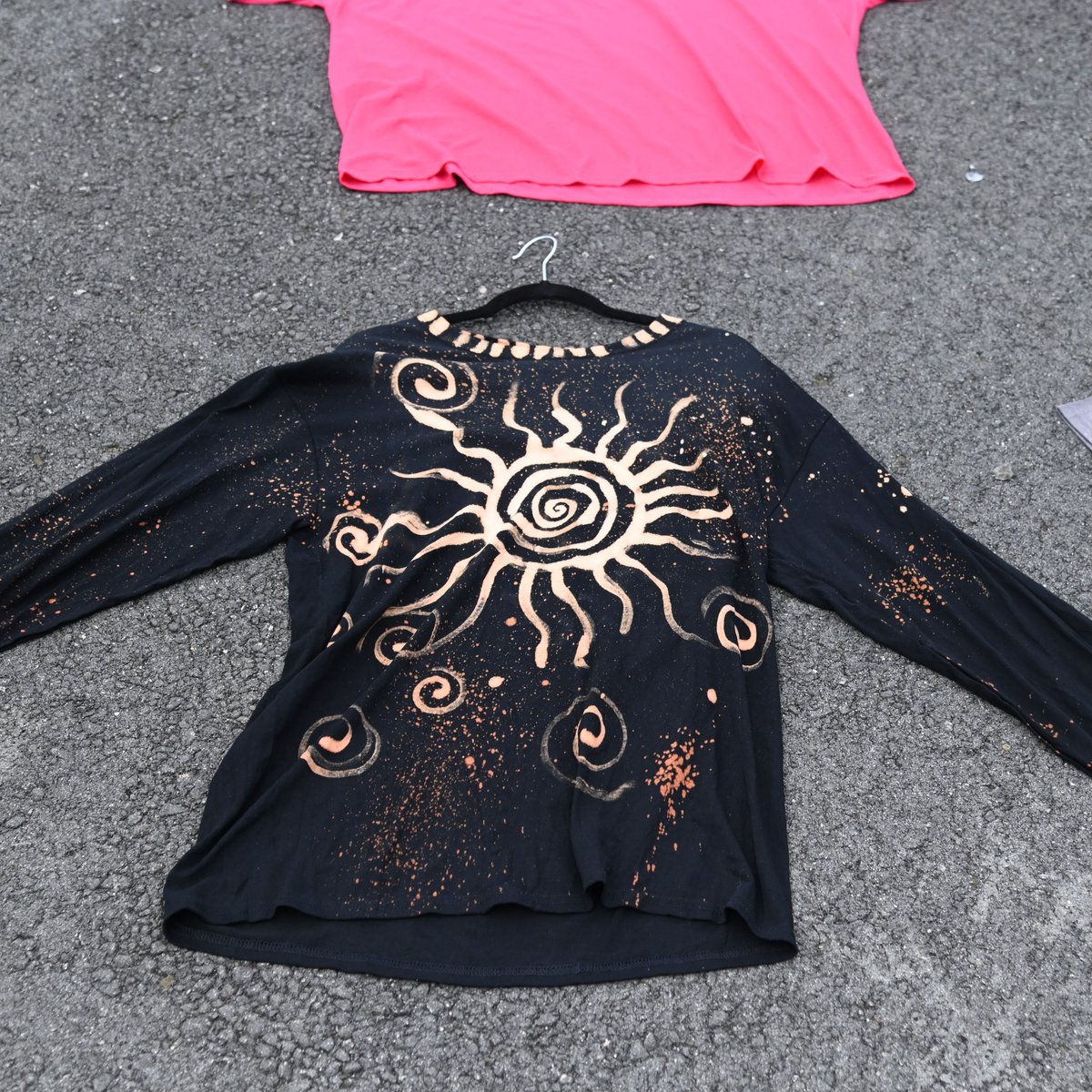 BGCMetroRVA's tweet image. What has our  T-shirt Bleaching design program taught TCC  member DaiJah - &quot;[This program] has taught me how I can use this skill to be an Entrepreneur and make my own T-shirt business.&quot;  #TshirtDesign  #TCCTeens #designprogram #greatfuturesstarthere #BGCMR