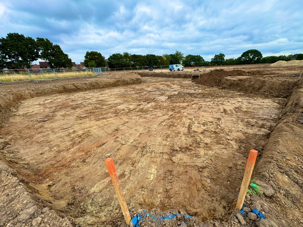 Attenuation pond almost excavated at <a href="/homesbystirlin/">Homes by Stirlin</a> ‘Woodbank’ scheme in #Skellingthorpe Fantastic progress in first 3 weeks on site. Main Contractor <a href="/stirlindev/">Stirlin Group</a> 

I’ve had DM asking for details. I’ve advised registering interest here.   Many have. 

homesbystirlin.com