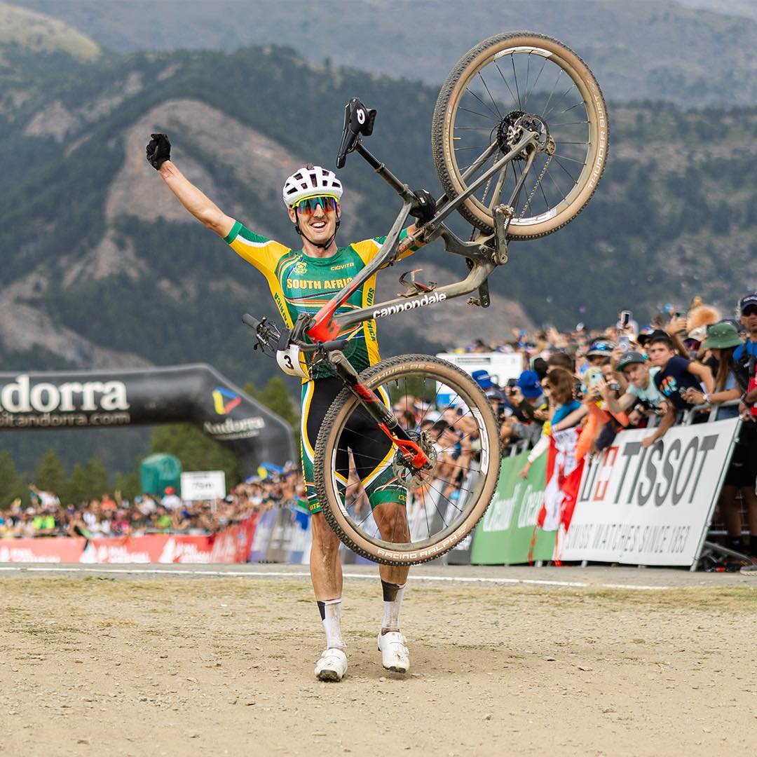 frances14372469's tweet photo. New Cannondale Scalpel #LAB71 🇺🇸🖤❤️
La Full con cui Alan #Hatherly ha vinto il campionato del mondo Cross Country 2024🇿🇦🌈
#Cannondale #CannondaleRide #CrossCountry #MountainBike #Andorra https://t.co/DtxFXx77JA