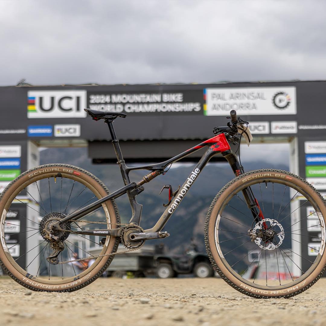 frances14372469's tweet photo. New Cannondale Scalpel #LAB71 🇺🇸🖤❤️
La Full con cui Alan #Hatherly ha vinto il campionato del mondo Cross Country 2024🇿🇦🌈
#Cannondale #CannondaleRide #CrossCountry #MountainBike #Andorra https://t.co/DtxFXx77JA