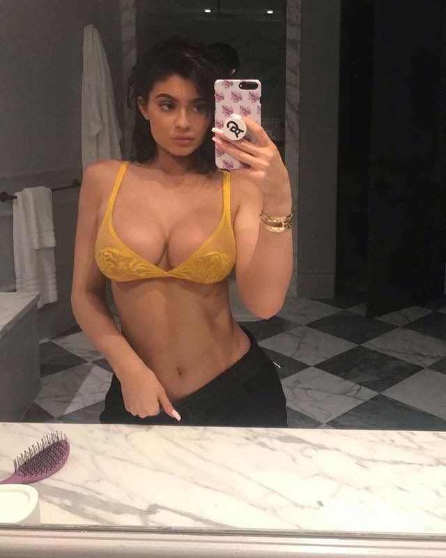 kimkimperio's tweet photo. Kylie Jenner mirror selfie https://t.co/n0ICs6FgSD