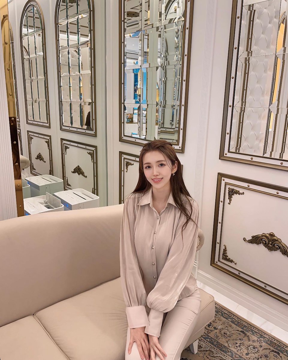 RachelleB67341's tweet image. 🎠🍸✨🎉👘

#銀座スイーツ#推し活カフェ#qung
#tokyosweets#エンジェルシャンパンカフェ#アフタヌーンティー巡り#銀座カフェ巡り#高身長ファッション#銀座アフタヌーンティー#170cmコーデ