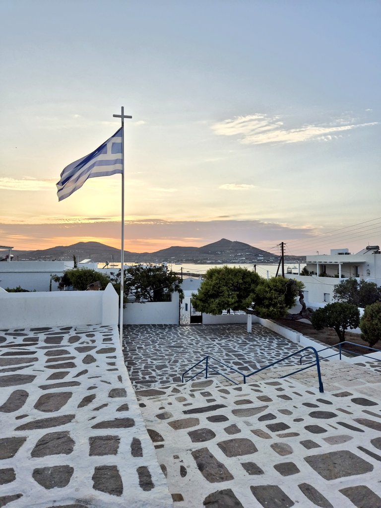dredbeveridge's tweet image. Sunset in #Naousa #Paros