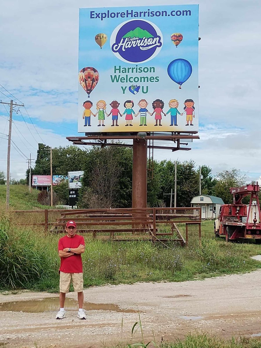 ozarkcoolchic's tweet photo. The explore Harrison sign just went up on the east end of town across from the kkklan sign. The pro democracy digital sign is at the west end of town by Walmart. This brings me hope & joy. 🌊
#HarrisonAR #Arkansas https://t.co/Caj0UjnfXz