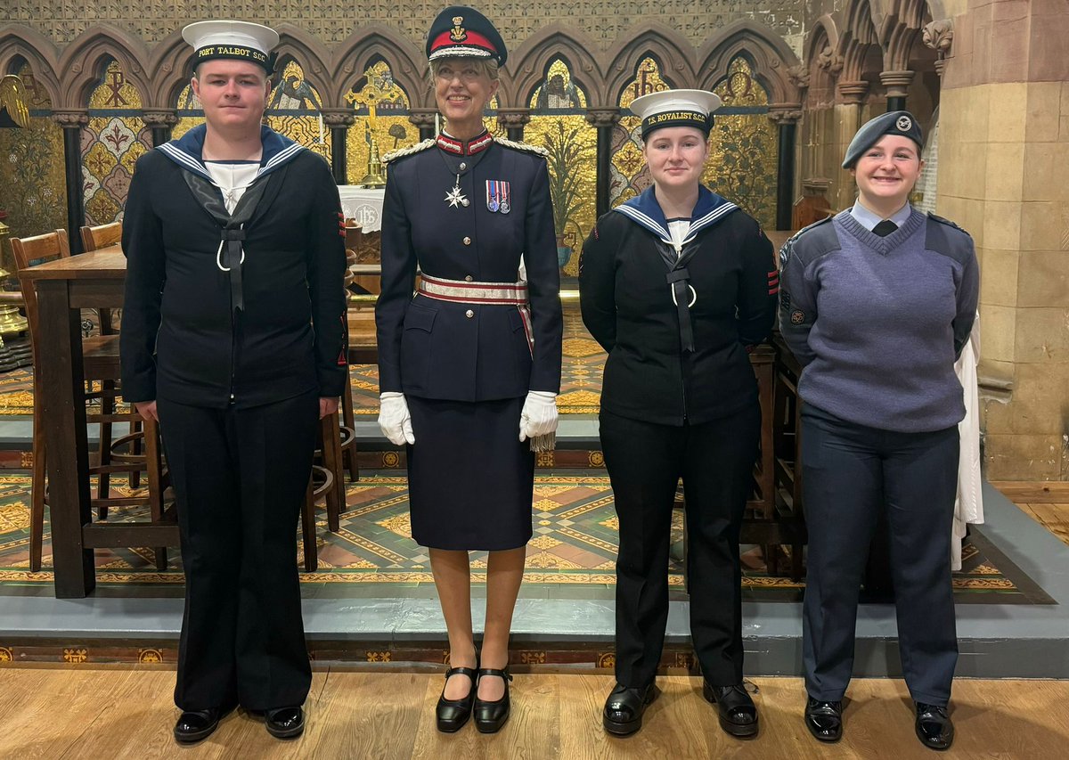 SwanseaSCC's tweet photo. PO Flynn was presented a certificate at the end of her service as Lord Liuetenant's Cadet by HM Lord Liuetenant of West Glamorgan.
The newly appointed Lord Liuetenant's cadets, are LC Keira from Swansea , LC Nathan from Port Talbot and Flt Sgt Dhani from 334 Neath Sqd Air Cadets. https://t.co/yjl2OhmqLk