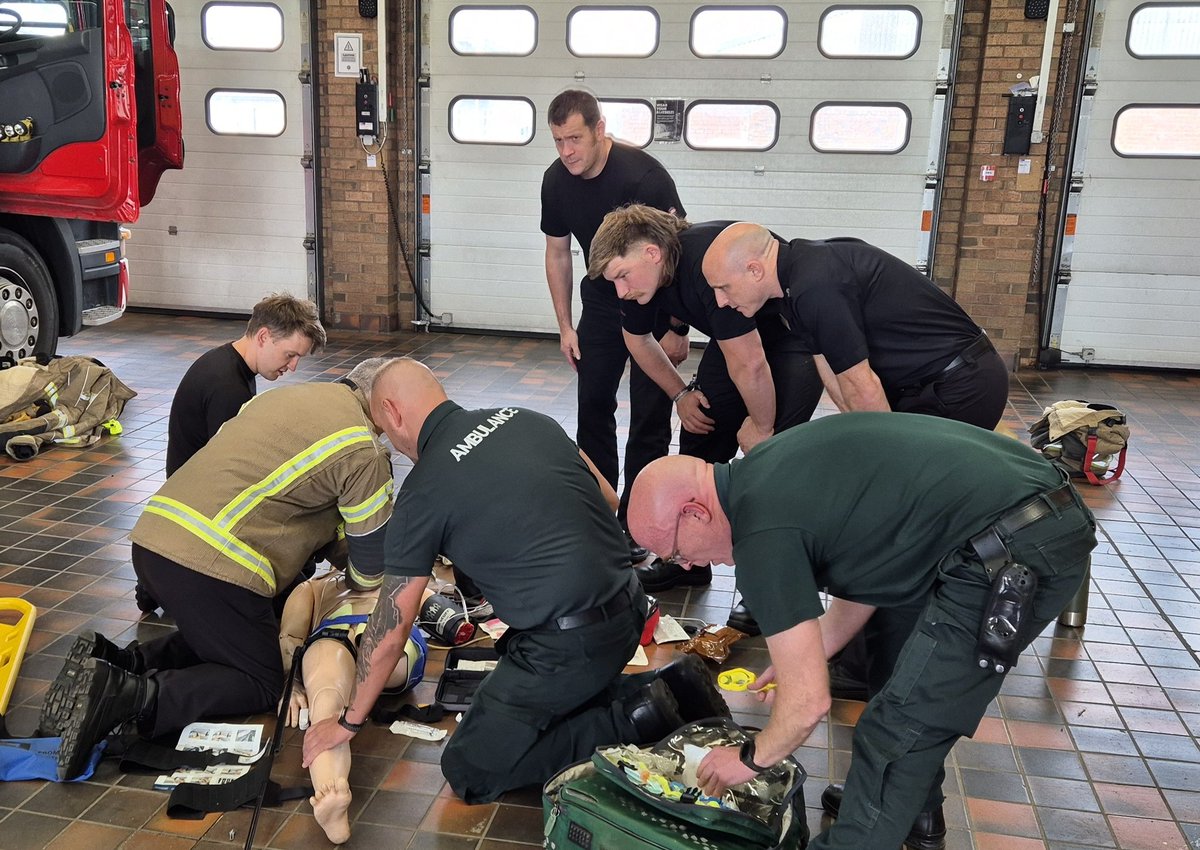 Sandman1863's tweet photo. Green Watch Polmadie had a training day with the NHS SORT team. It was a valuable day filled with sharing experiences, learning, and strengthening our collaborative partnership. Thank you! #NHS #SFRS #Scottishambulanceservice https://t.co/DfW4Z5IHxl