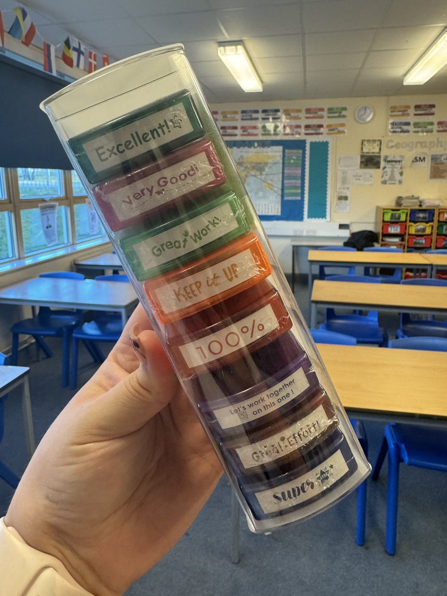 Miss Smith 🌋📚 tweet media