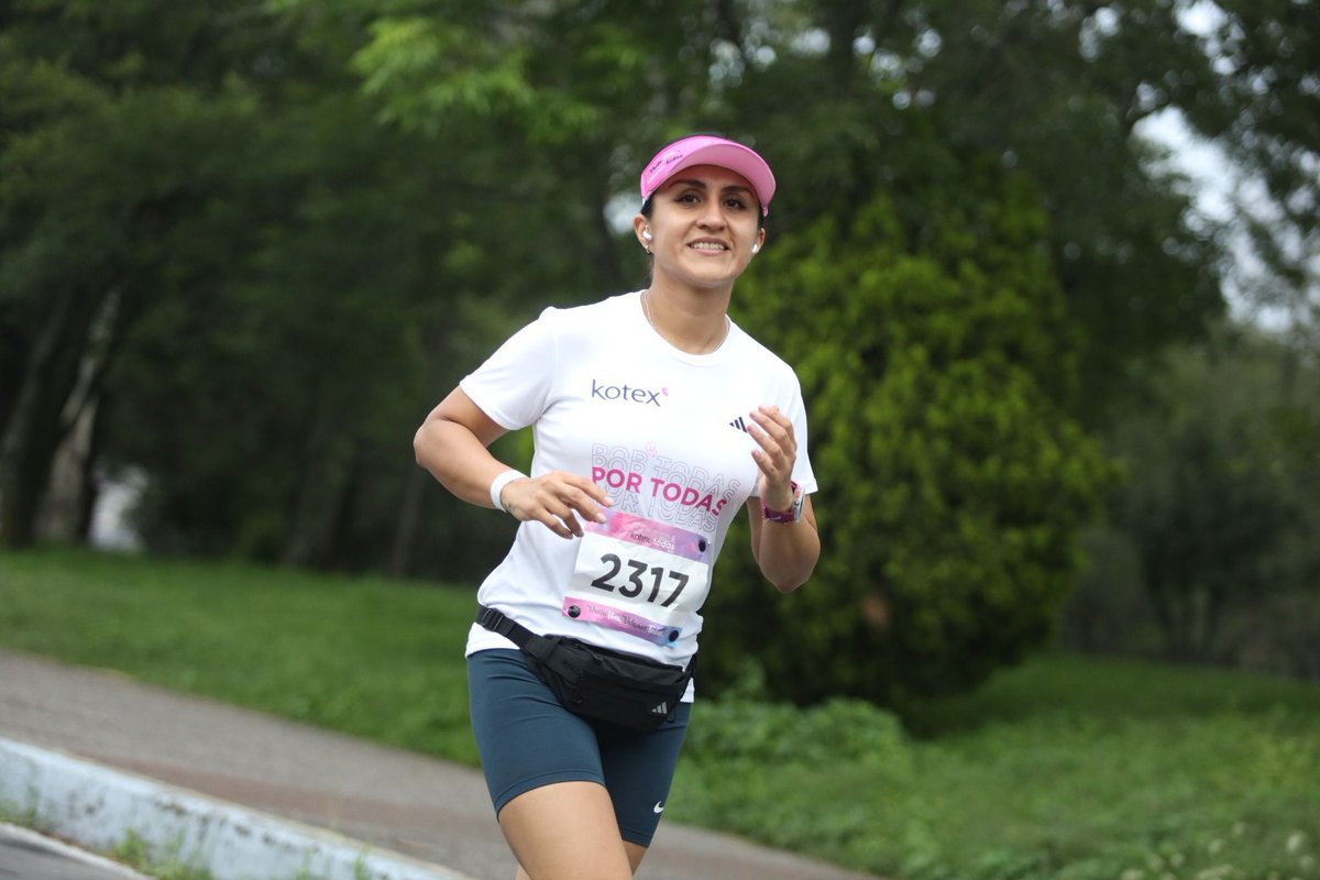 emocionD's tweet photo. Así vivimos la emoción de ver brillar y volar por todas a cada participante!!!🌟
Kotex México
#CarreraConCorazón #MujeresCorren #EntregaDeKits #VamosPorMás #FuerzaFemenina https://t.co/y5GOX2P1fP