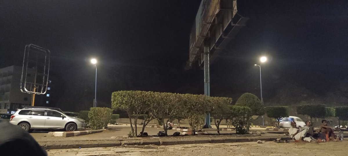 مخزن بكورنيش الحمراء مين فاضي مخزن سوى😉