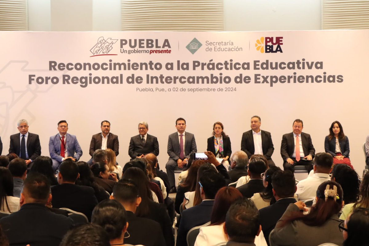 R_AlfredoGP's tweet image. Felicito a todos los maestros que recibieron hoy un reconocimiento por su valiosa práctica educativa, en el marco del Foro Regional de Intercambio de Experiencias, el cual recopila narrativas de docentes destacados de #Puebla, #Guerrero, #Oaxaca, #Tlaxcala, #Morelos y #Veracruz.