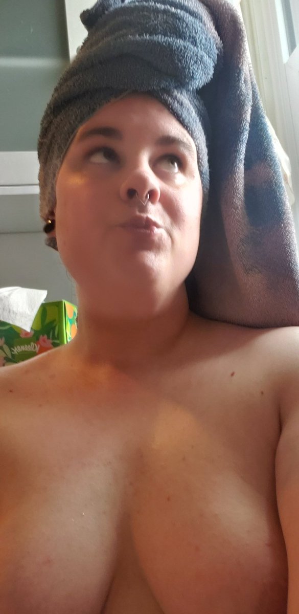 mAliceTots's tweet image. I might be a worthless piece of shit who is a burden on everyone but at least I have nice tits