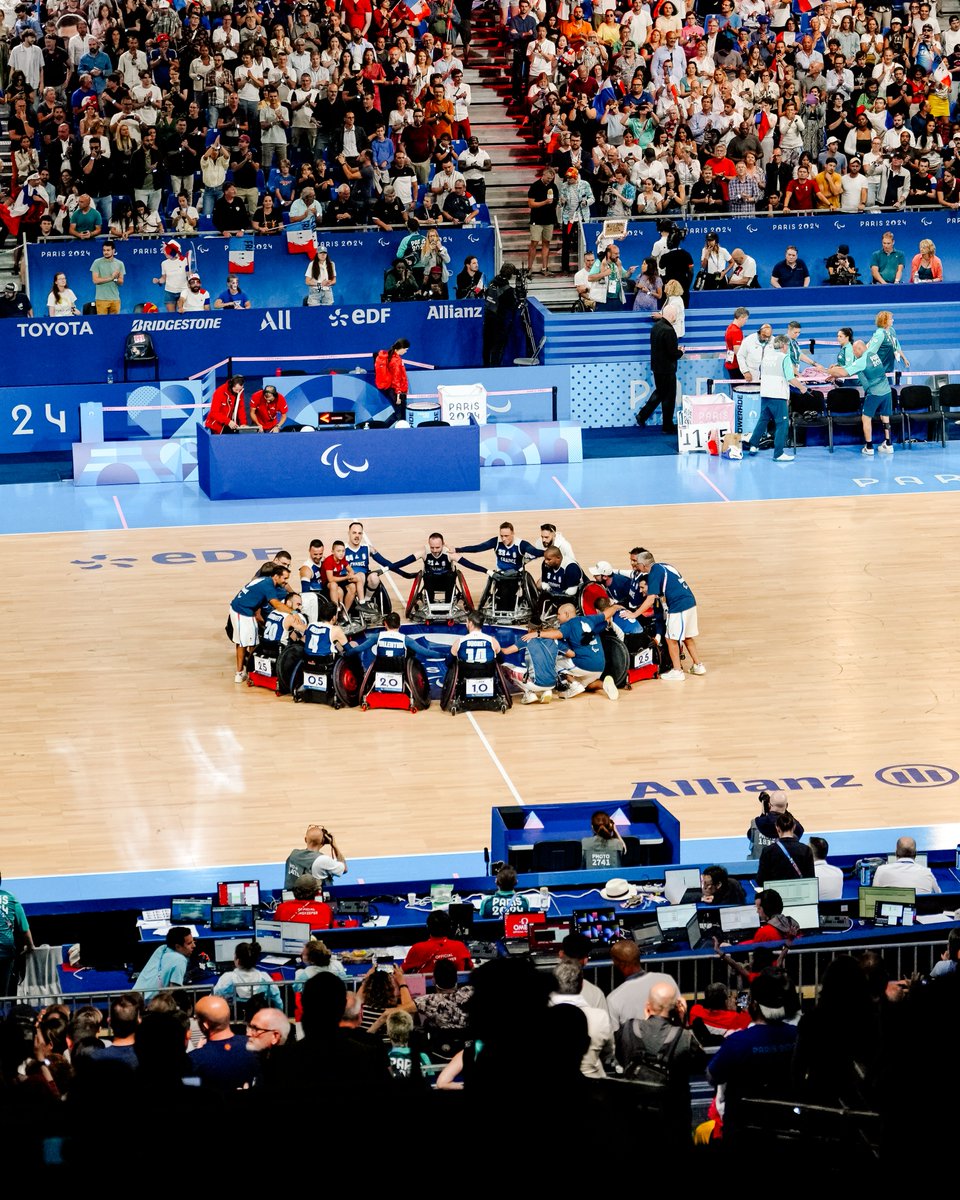 Top 5 mondial à la maison 🇫🇷
Dans une Arena Champ-de-Mars qui a poussé jusqu'au bout les Bleus, l'équipe de France termine ce tournoi Paralympique à la 5ème place, leur meilleur résultat aux Jeux 👏

A suivre, la finale pour savoir qui se parera d'or ! 🥇
-
Top 5 in the world at