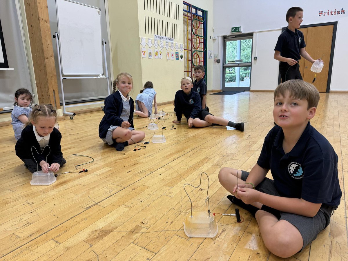 SuperScientist2's tweet image. Oakham CE students making their own buzzer games today!🤗
#makingsciencefun