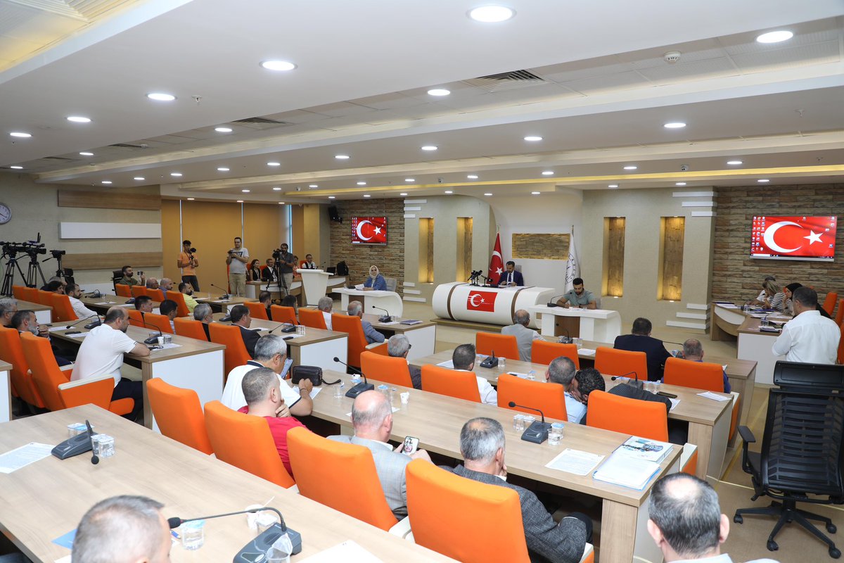 sahin_serifoglu's tweet photo. Belediye Meclisi Üyelerimizle birlikte, Eylül Ayı Meclis Toplantımızı gerçekleştirdik. 

Aziz şehrimiz için almış olduğumuz kararların hayırlara vesile olmasını temenni ediyorum. https://t.co/gxJixstVgv