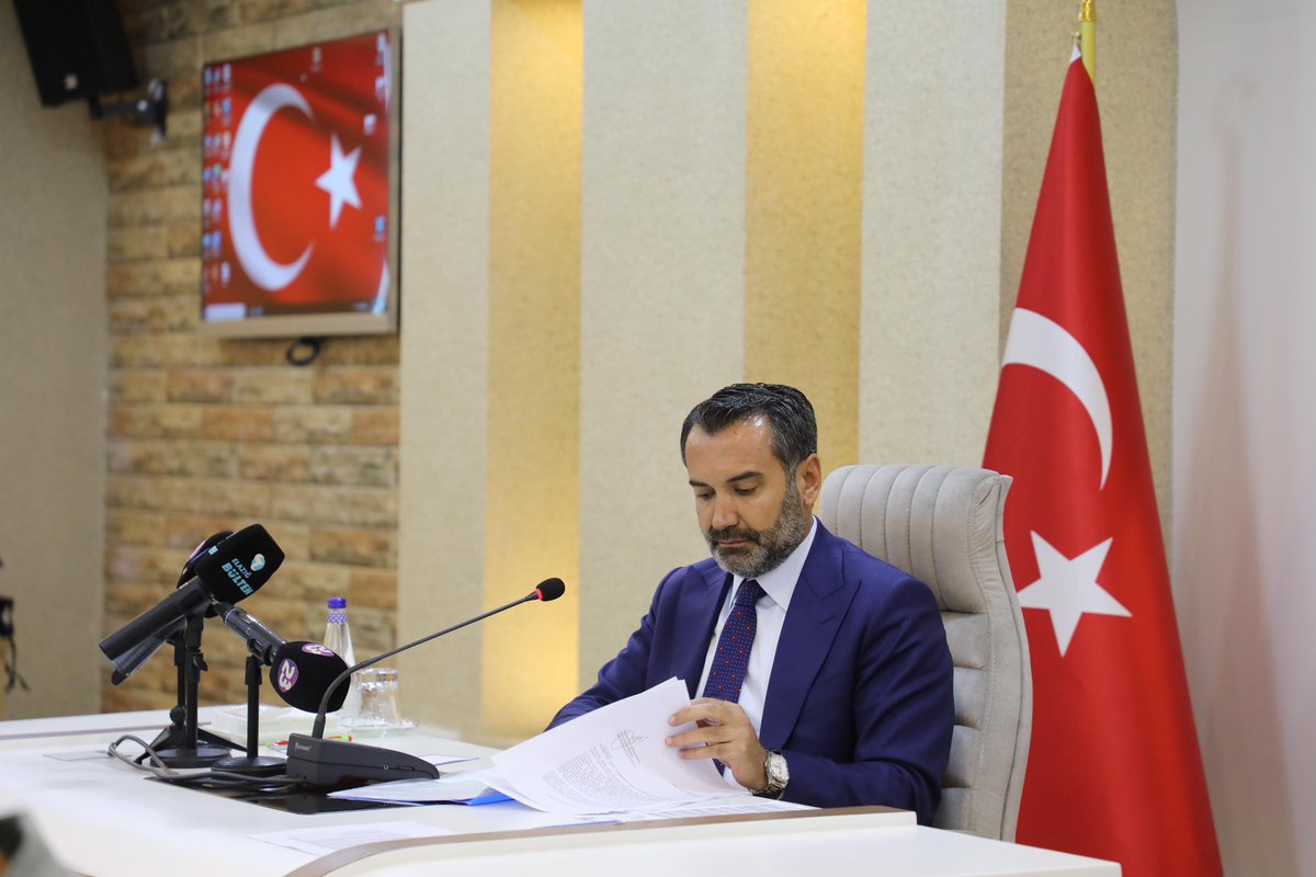 sahin_serifoglu's tweet photo. Belediye Meclisi Üyelerimizle birlikte, Eylül Ayı Meclis Toplantımızı gerçekleştirdik. 

Aziz şehrimiz için almış olduğumuz kararların hayırlara vesile olmasını temenni ediyorum. https://t.co/gxJixstVgv