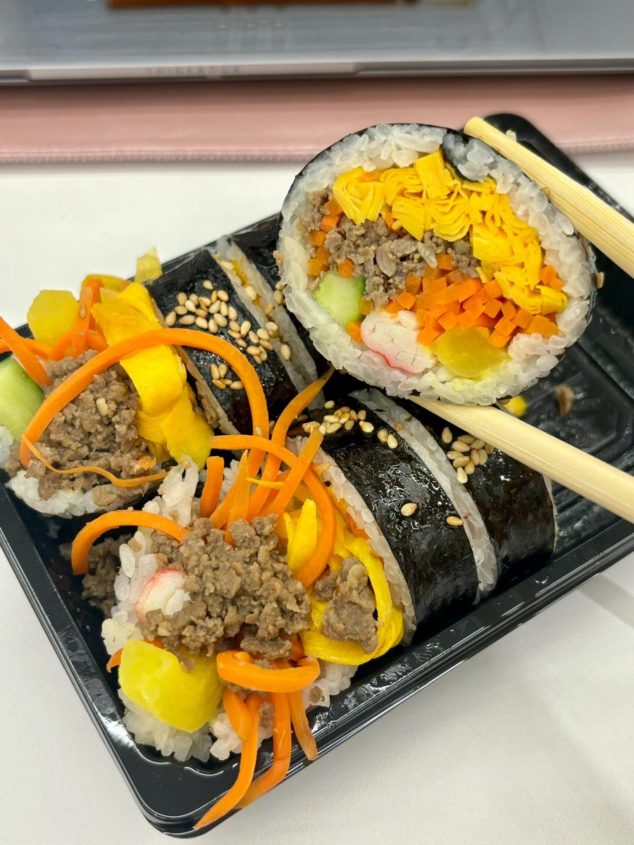 Although there is no lunch in the company, I am still happy to be able to order my favorite takeaway food every day🍣🍣