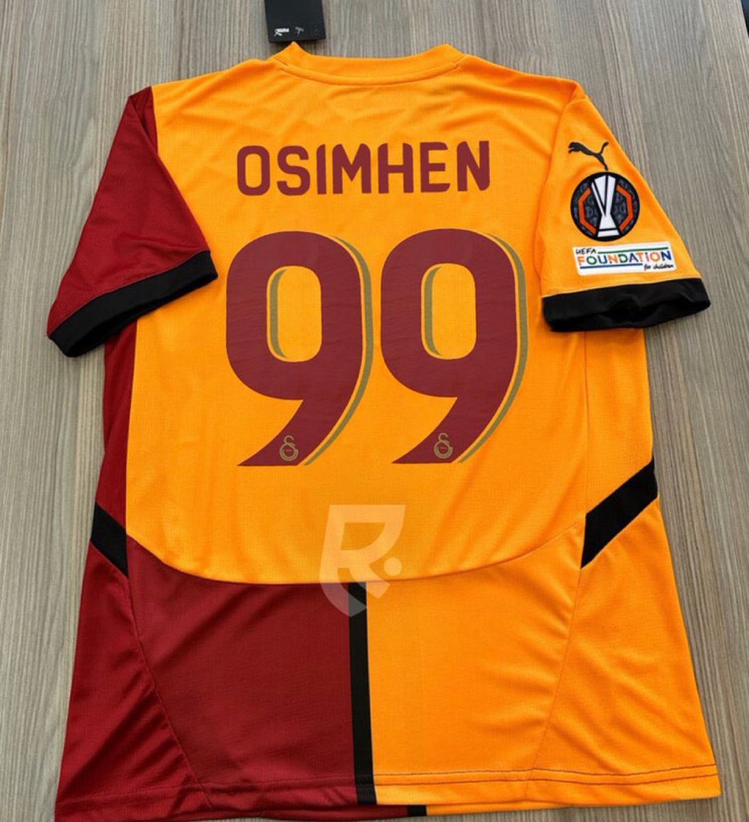 Victor Osimhen'in şerefine bu tweeti beğenip, RT yapıp ve beni takip eden 3 kişiye forma hediye.