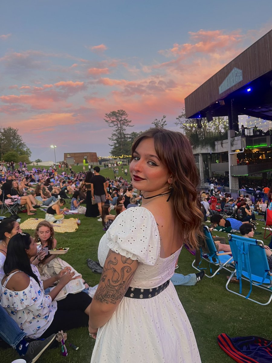 classicallyamy's tweet image. saw mitski last night and it was everything I could’ve hoped for (plus I looked pretty 😇)