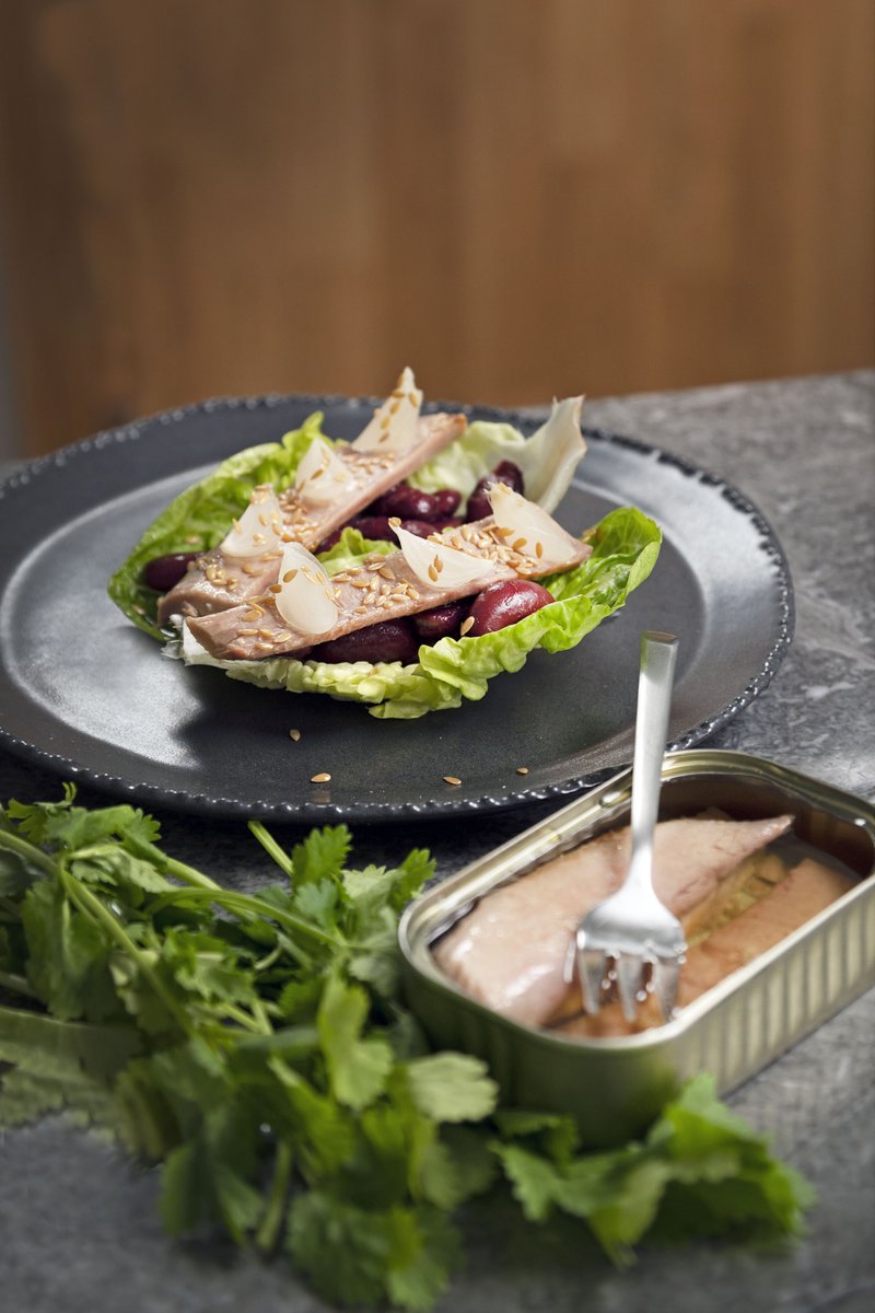 Ideales para ensaladas, aperitivos o acompañamientos. 🦅 Al igual que las aves migratorias que cruzan el estrecho, lleva la calidad y frescura marina a tus platos con solo un clic. 👉🏼 Compra online 🛒 conserveradetarifa.es/tienda/ventres…

 #ConserveraDeTarifa #Conservas