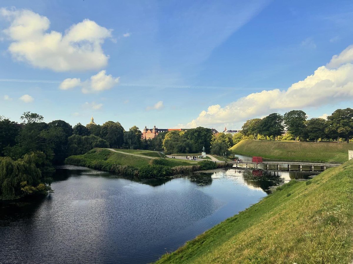 Denmark 🇩🇰 – Kastellet, a wonderfully preserved fortress in Copenhagen, is arguably the most beautiful setting I’ve ever had for a morning run. 🏃🏾‍♂️🧘🏾‍♂️