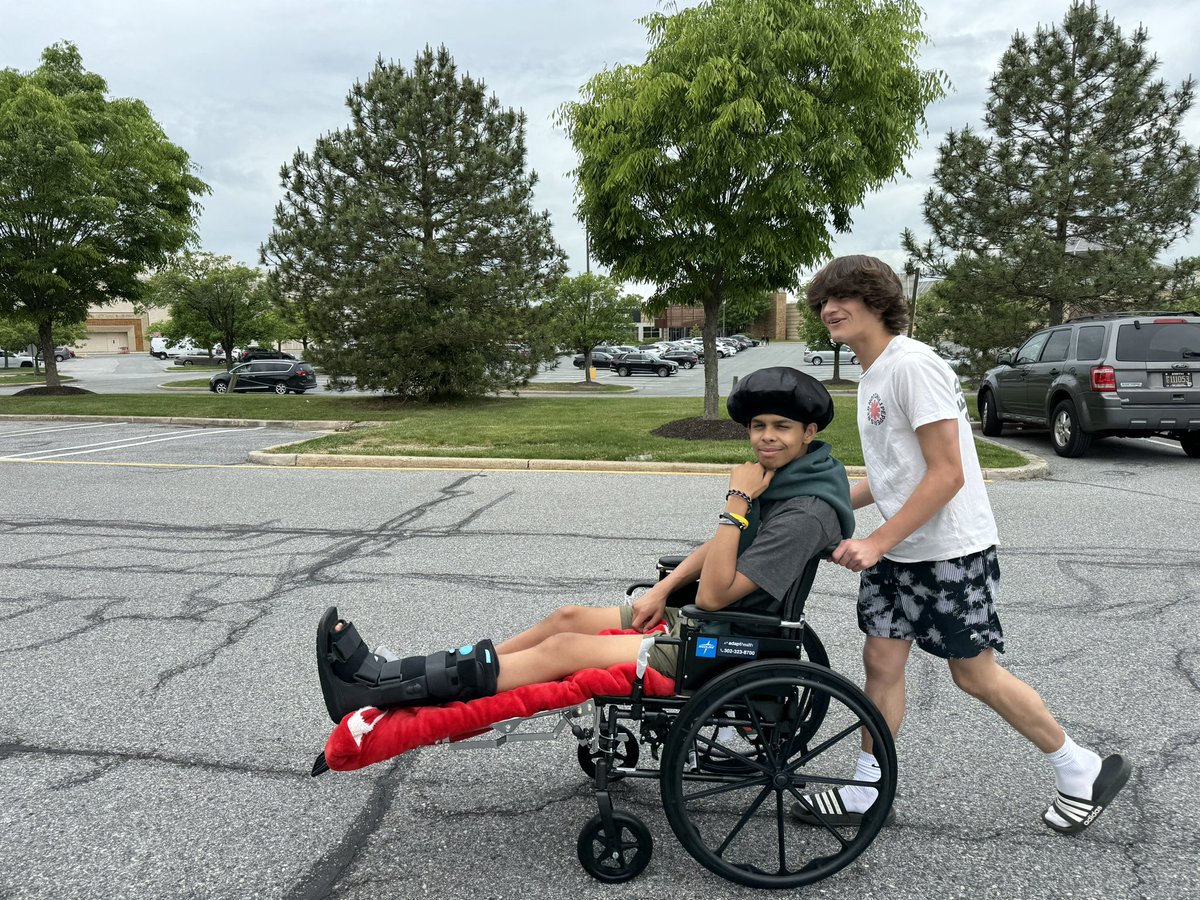 seanluxton22's tweet photo. about 5 months ago i had a very bad leg break during a game. It took me out of practically my whole sophomore season into the summer. I am fully recovered and am currently working every day to get back and even better then then i was https://t.co/capA5HRZKM