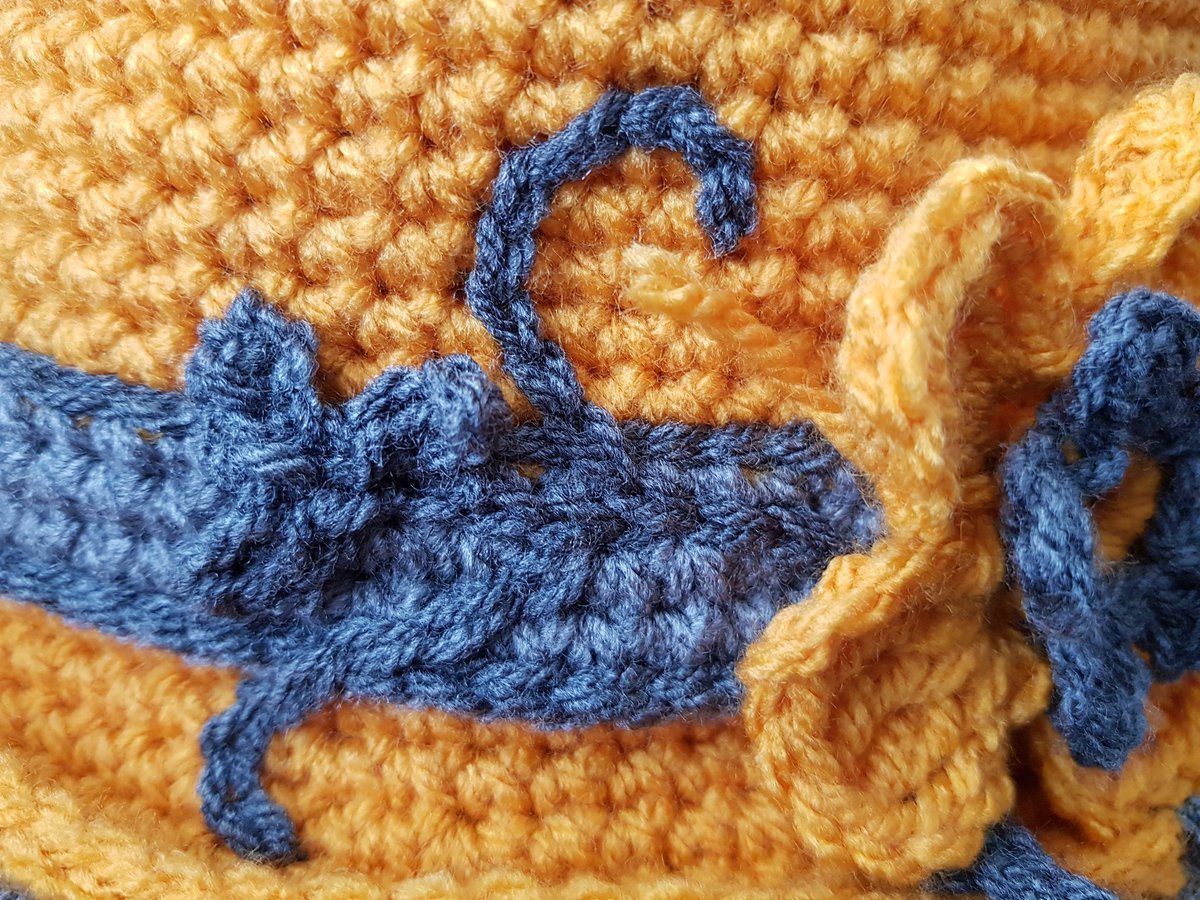 MonikasMakes's tweet photo. Something else I'm working on. It's almost finished. Will keep you posted.

#crochet #handmade #crochethat #crochetflower #MonikasMakes https://t.co/xzecYOpElC