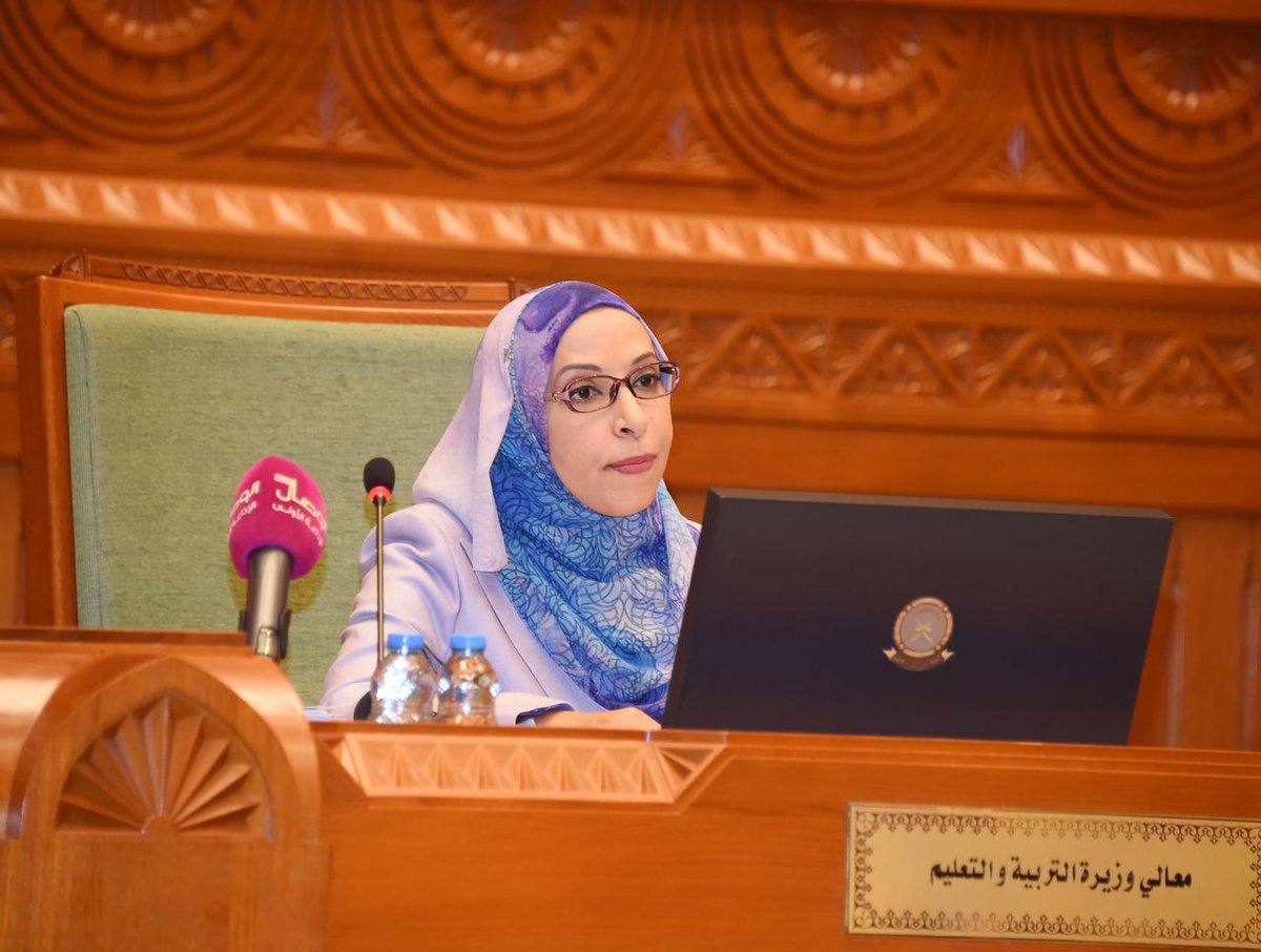 ساعات الدراسة للصف الأول الابتدائي في بعض الدول المتصدرة للترتيب العالمي في الأنظمة التعليمية:
🇯🇵 اليابان: ٥ ساعات
🇫🇮 فنلندا: ٥ ساعات
🇨🇭 سويسرا: ٥ ساعات
—-
🇴🇲 سلطنة عُمان: ٧ ساعات 🎒📚

ما هية الدراسات او المعايير التي استندت عليها وزارة التربية والتعليم لتحديد عدد الساعات