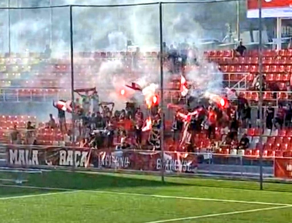 CatGrada's tweet photo. Mala Raça i Infierno Egarense en el primer partit del Terrassa FC vs  Elx. 1/09/24 https://t.co/hvTsS1mLcZ