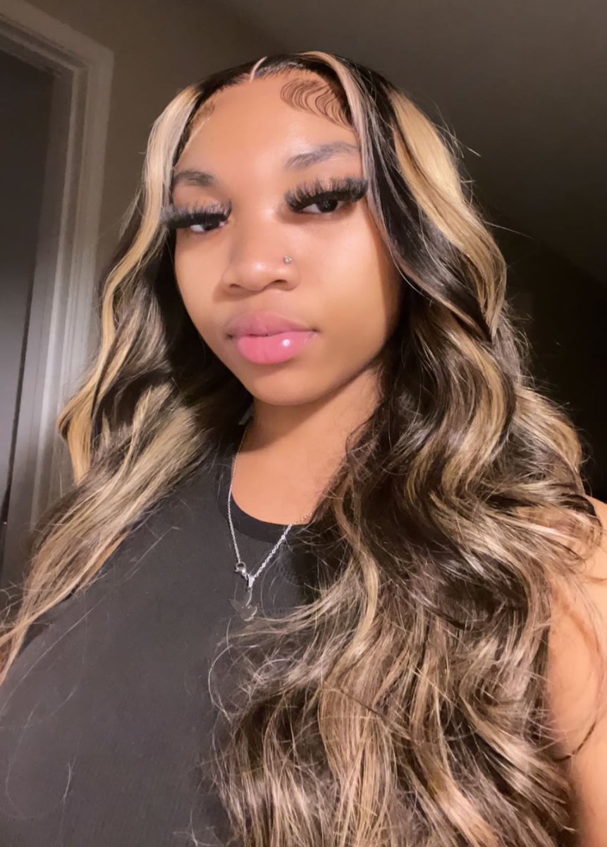 FAVORITE 🤩 (@om_kelly09) on Twitter photo 