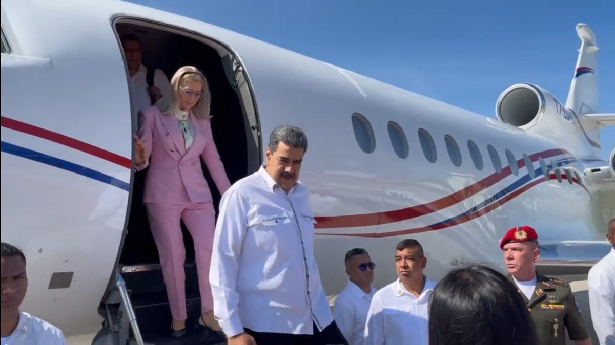 ciclbh2's tweet photo. 🔴#URGENTE
El jet de ultralujo del Dictador #Maduro 🇻🇪 #T7ESPRT ha sido requisado por EEUU
En el que voló #Delcy al aquelarre narcocomunista en #Bolivia con #Zapatero
El ✈#falcon luego voló a #SantoDomingo el 13 Marzo
a reparar y quedó retenido
Ha volado hoy definitivam. a Miami https://t.co/8IYxcOiob0