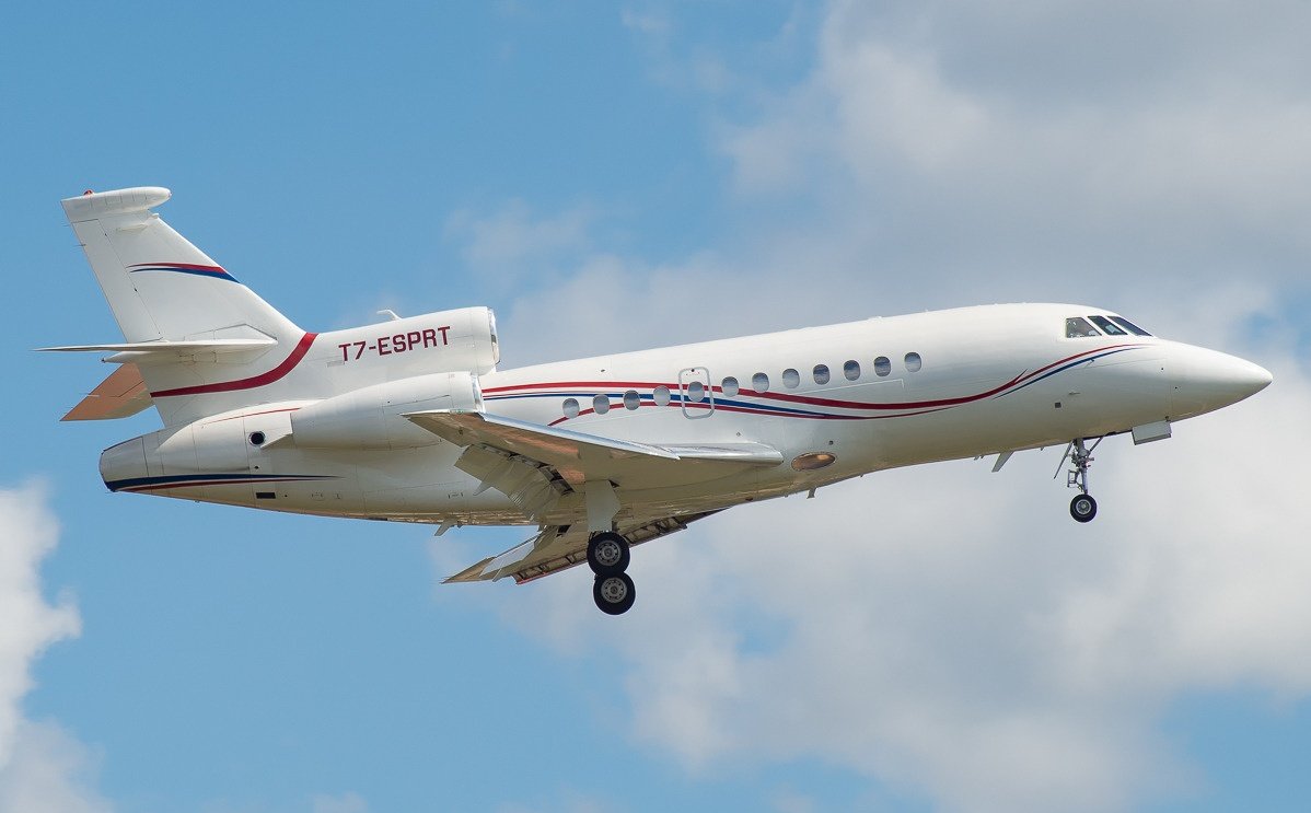 ciclbh2's tweet photo. 🔴#URGENTE
El jet de ultralujo del Dictador #Maduro 🇻🇪 #T7ESPRT ha sido requisado por EEUU
En el que voló #Delcy al aquelarre narcocomunista en #Bolivia con #Zapatero
El ✈#falcon luego voló a #SantoDomingo el 13 Marzo
a reparar y quedó retenido
Ha volado hoy definitivam. a Miami https://t.co/8IYxcOiob0