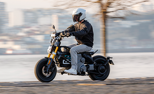 BMWMotorrad_Mx's tweet image. ¿Solo o acompañado? Con tu CE 02, cada viaje es único cuando te mueves a tu manera con estilo.🤘😎​

brnw.ch/21wMhzd​

#PluggedToLife​
#MakeLifeARide